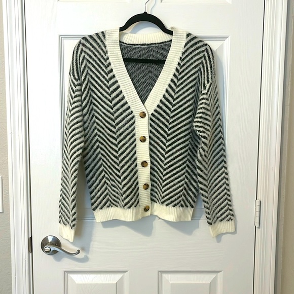 NWOT SHEIN Cream & Black Button Up Sweater - Size XS - New, Never Worn. - Picture 5 of 8